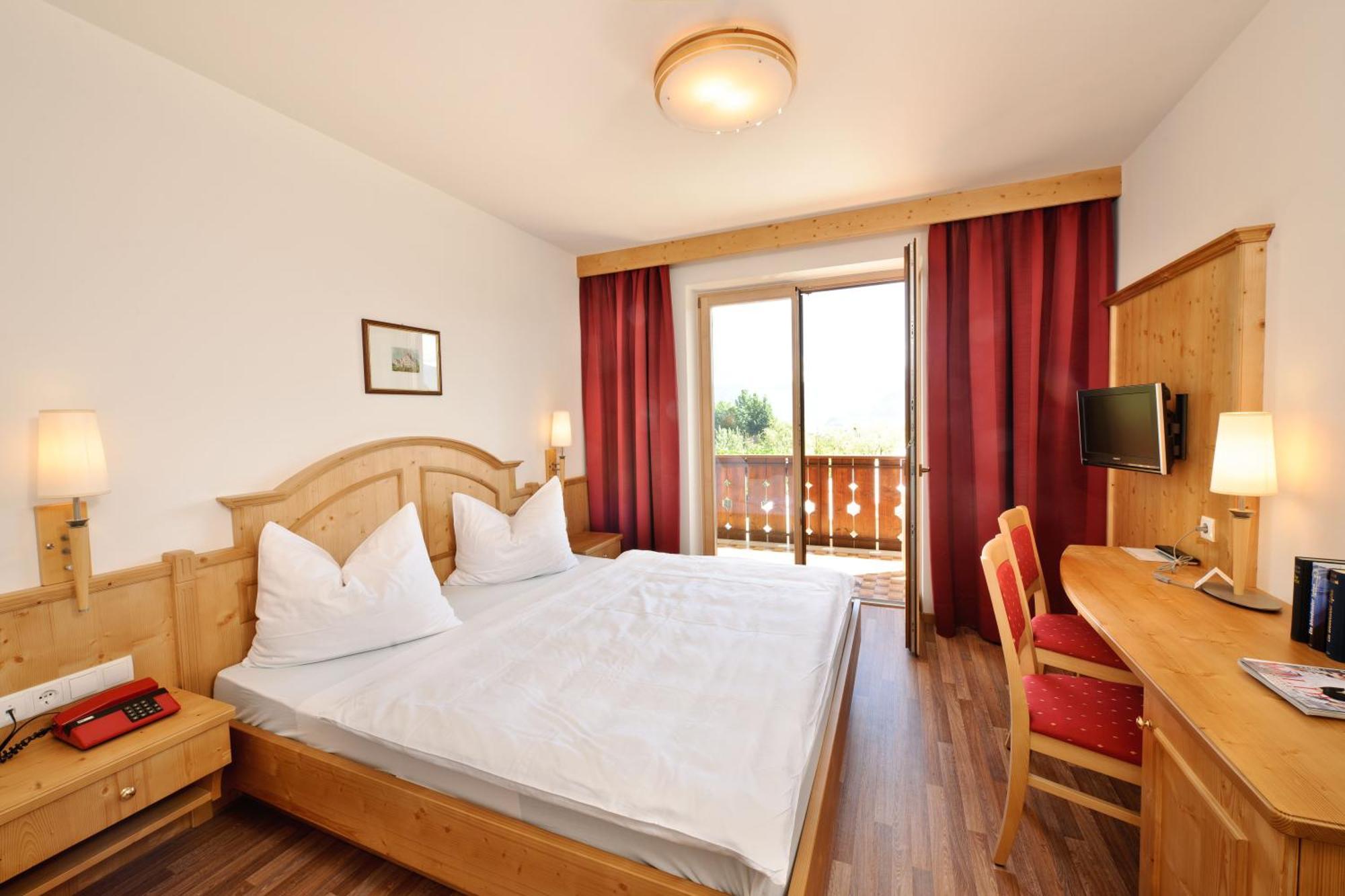 Hotel St. Justina Hof Appiano Sulla Strada Del Vino Εξωτερικό φωτογραφία