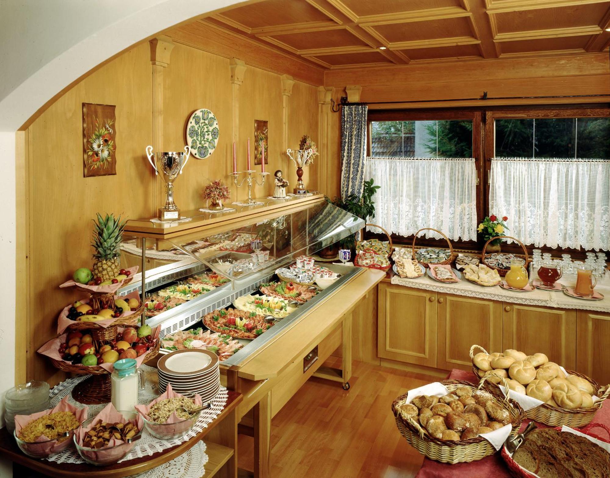 Hotel St. Justina Hof Appiano Sulla Strada Del Vino Εξωτερικό φωτογραφία